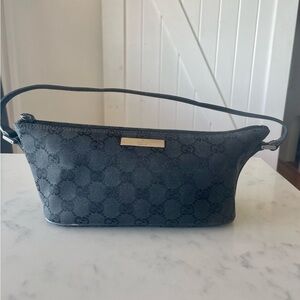 Gucci GG Boat Pochette Shoulder Bag in Black